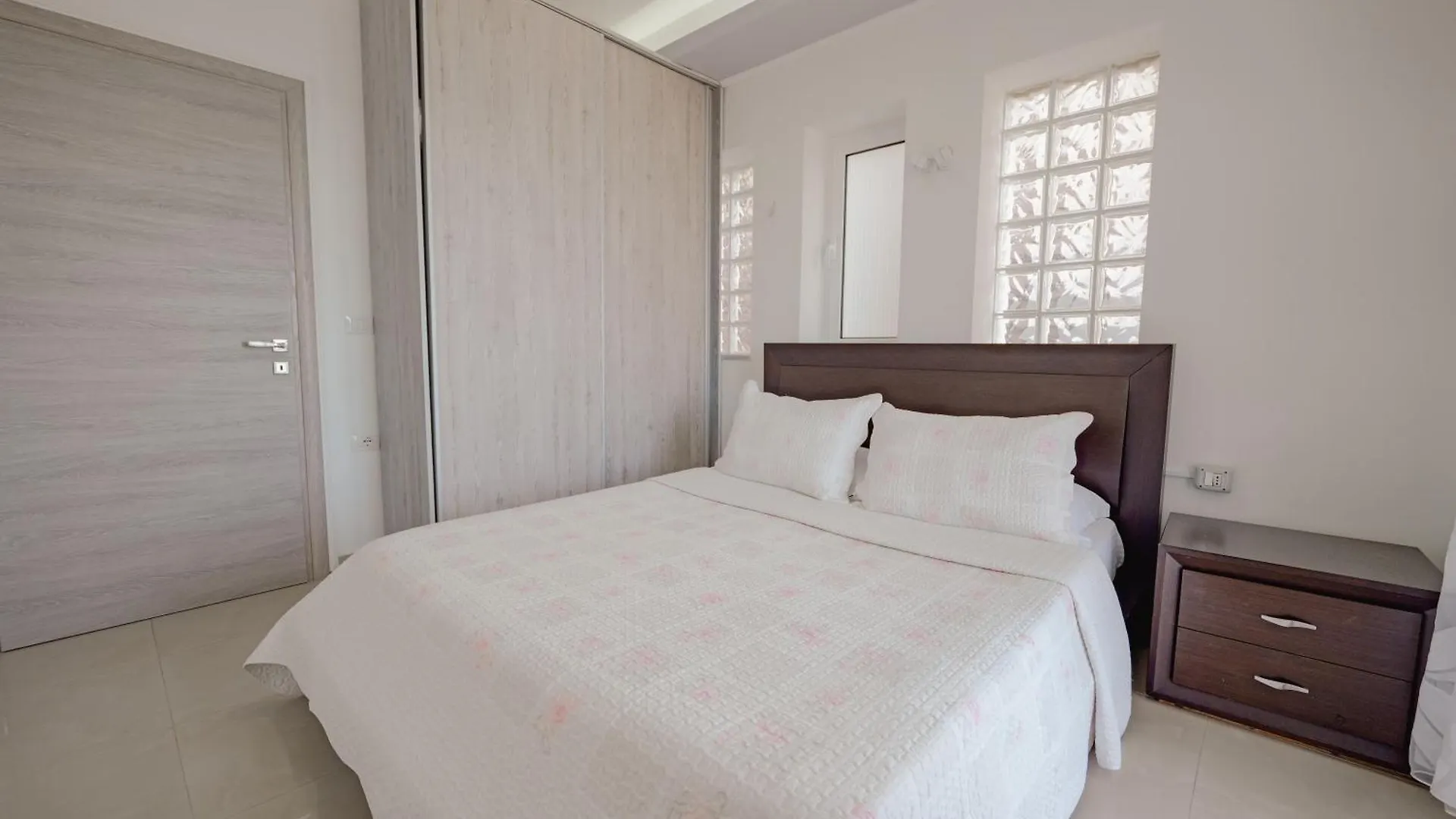 Villa Xika Sarandë 4*,
